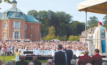 Wallfahrtsmesse vor Schloss Clemenswerth