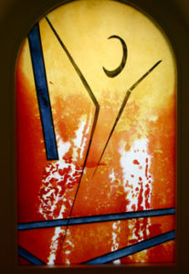 Evangelium im Fenster der Autobahnkapelle Groß Hesepe (Bild: kirchenbote.de) Evangelium im Fenster der Autobahnkapelle Groß Hesepe (Bild: kirchenbote.de)