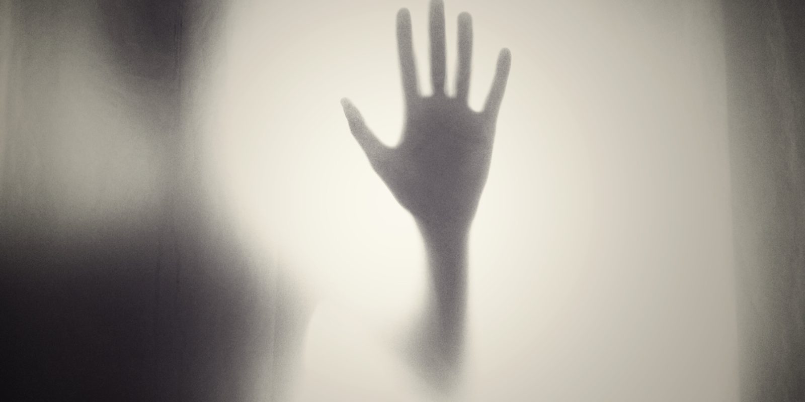 Hand im Nebel