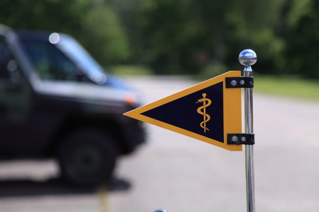 Nahaufnahme vom Stander eines Kompaniechefs vom Kommando Schnelle Einsatzkräfte Sanitätsdienst "Ostfriesland" im Rahmen der binationalen Übung Quick Arrow 2015 in Schwanewede, am 06.06.2015.