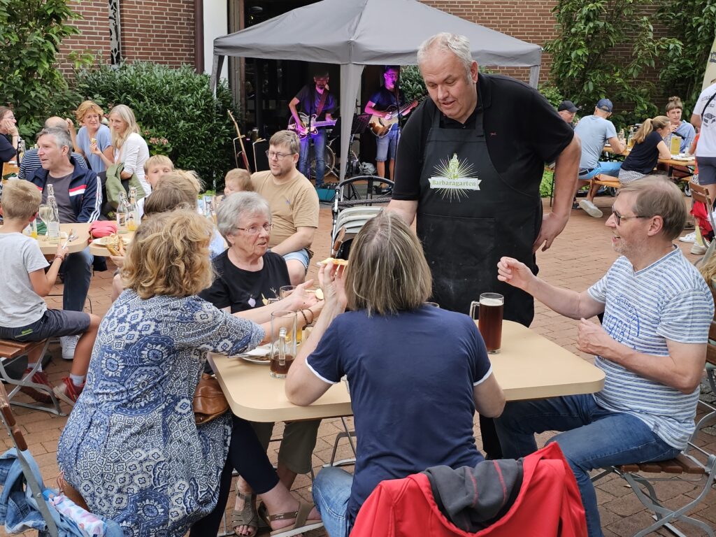 Gemütliches Beisammensein im Barbaragarten Osnabrück