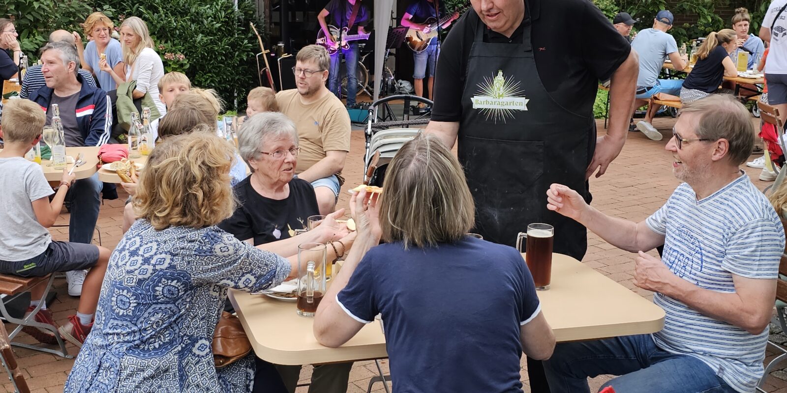 Gemütliches Beisammensein im Barbaragarten Osnabrück