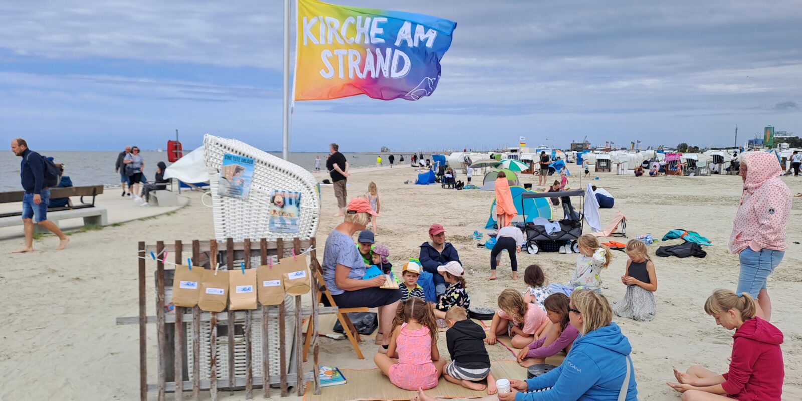 Der Strandkorb der Seelsorge am Meer am Strand von Norddeich