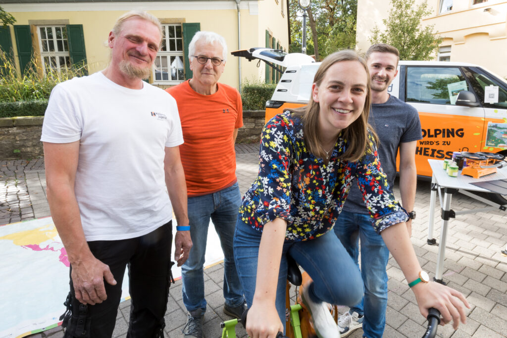 Bei Kolping auf der Meile der Kirchen und Religionsgemeinschaften konnte man auf dem Rad selbst Energie erzeugen