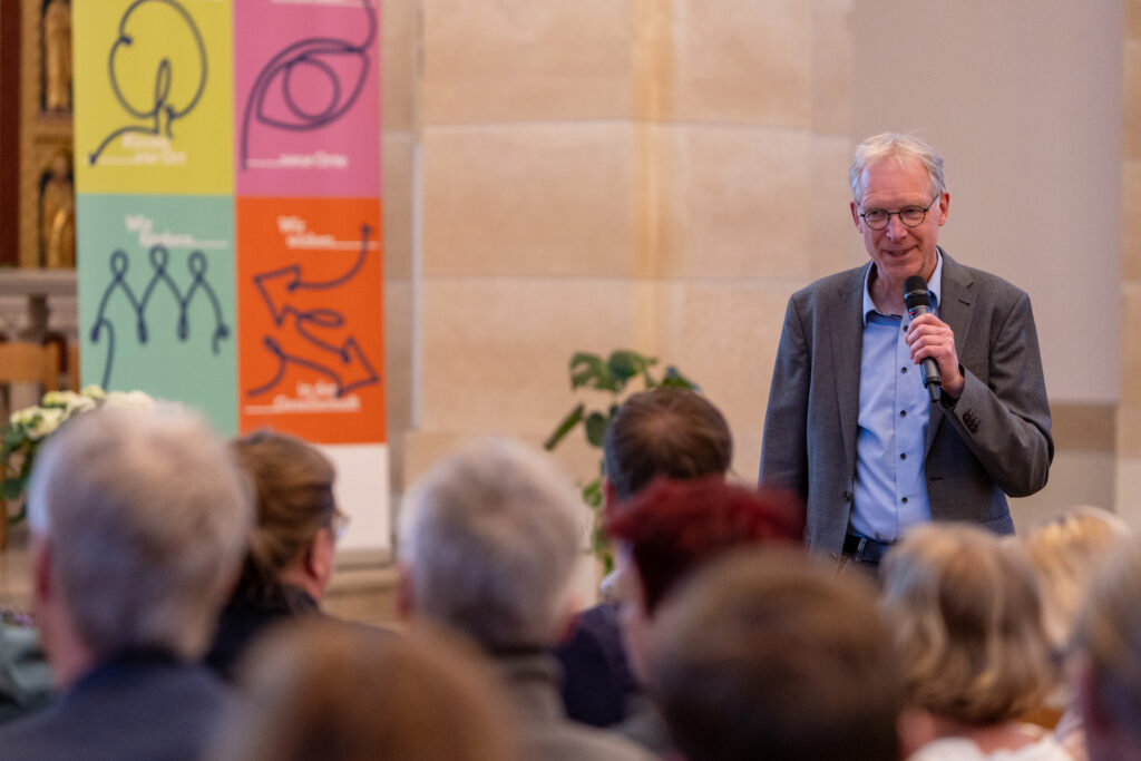 Dekanatsreferent Holger Berentzen bei der Vorstellung des Dekanatsprozesses für Emsland-Süd.