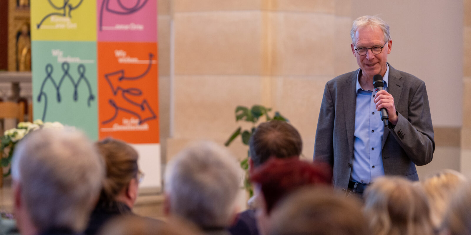 Dekanatsreferent Holger Berentzen bei der Vorstellung des Dekanatsprozesses für Emsland-Süd.