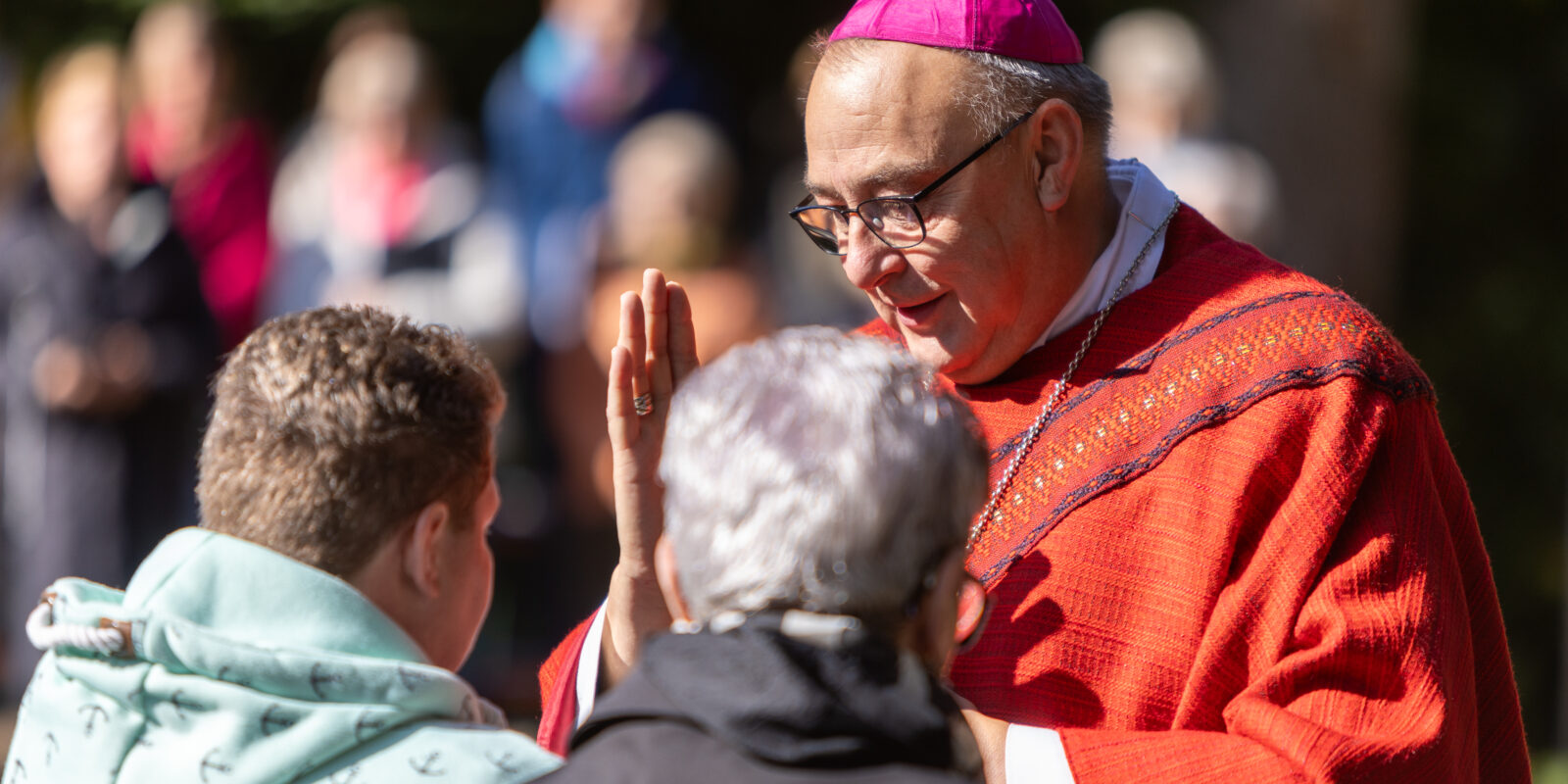Krankensegen von Bischof Dominicus beim Gottesdienst der Krankenwallfahrt auf Kloster Lage