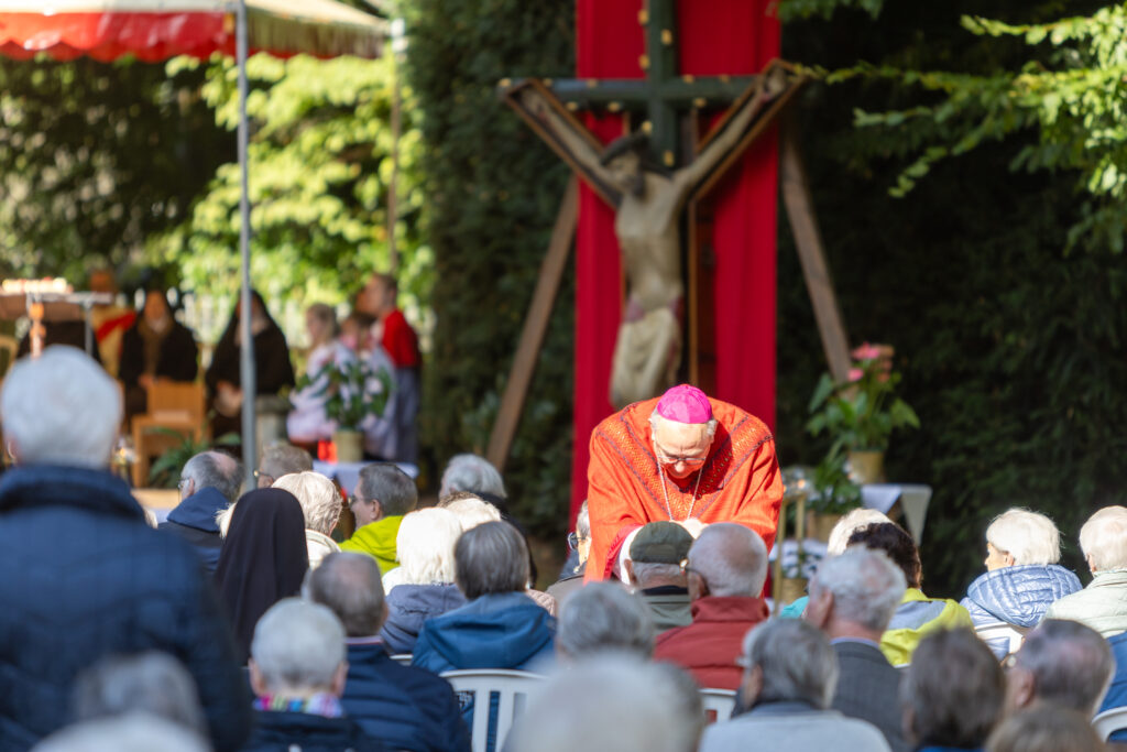 Krankensegen beim Gottesdienst der Krankenwallfahrt auf Kloster Lage