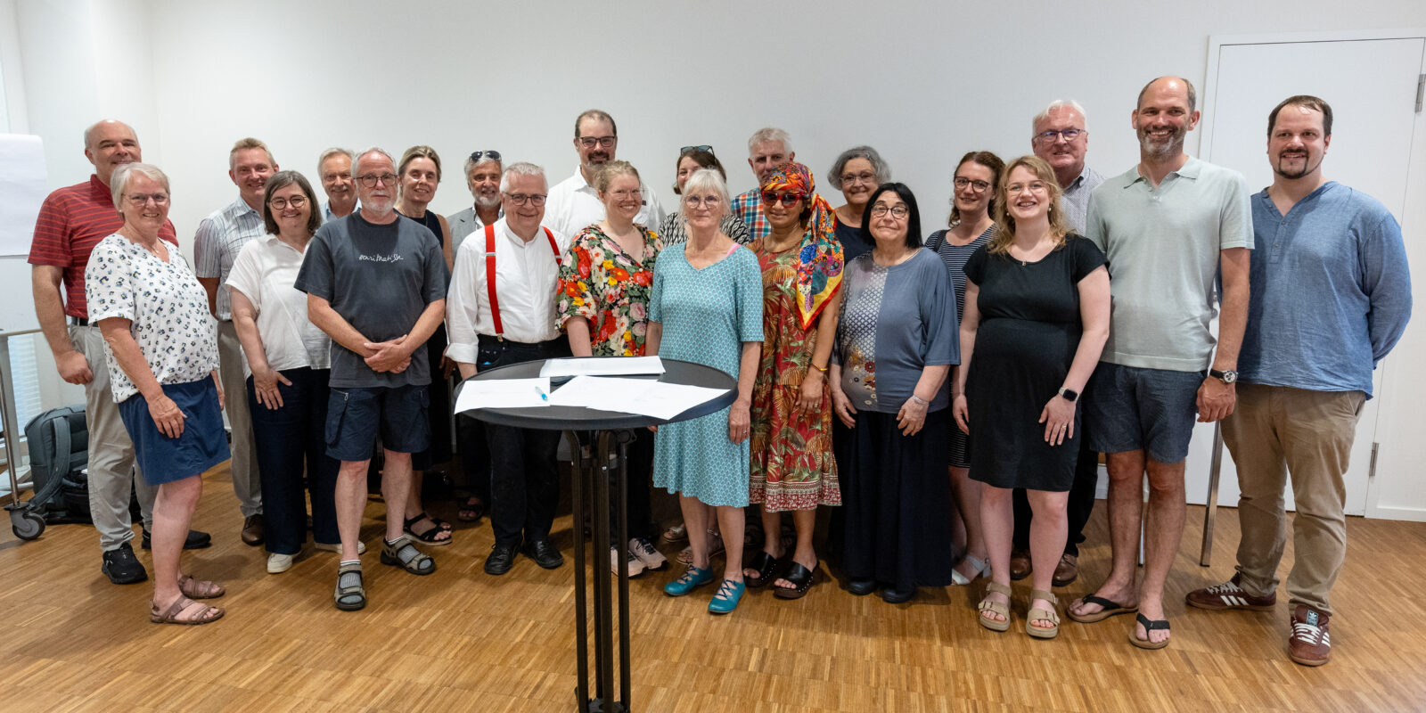 Aus den verschiedenen Pfarrgemeinden des Dekanats Twistringen kamen Vertreterinnen und Vertreter zur Unterzeichnung der Abschlussvereinbarung des Dekanatsprozesses.