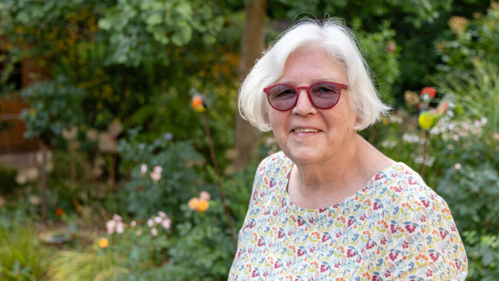 Maria Frommeyer übernimmt in St. Pius in Osnabrück seit etwa fünf Jahren Besuchsdienste.