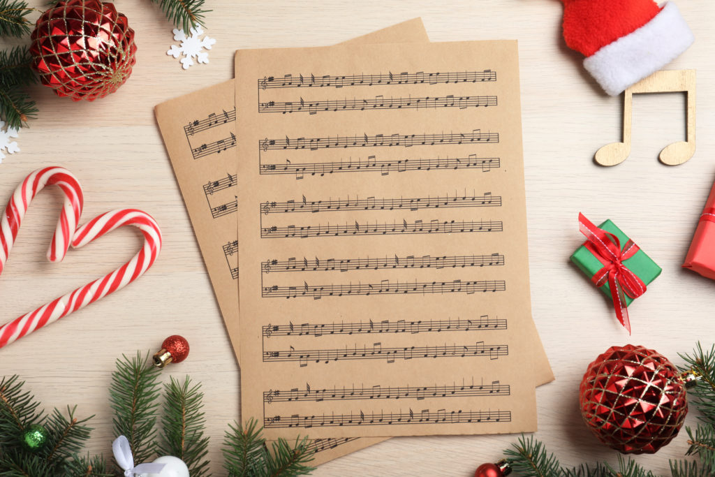 Noten mit Weihnachtsdeko