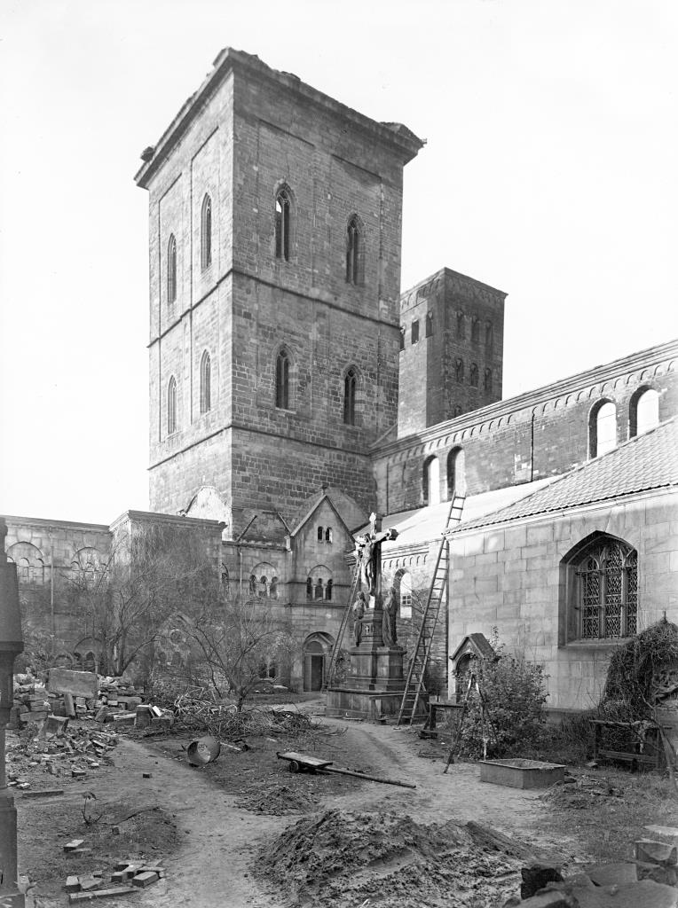 Der Osnabrücker Dom 1945