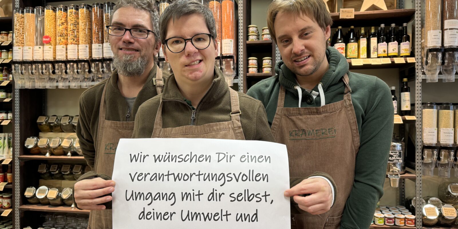 Mirko Böhm, Ina Wysotzki und Martin Lange – Mitarbeiter*innen der Vitus-WfbM/Krämerei mit Wunsch für den Adventskalender