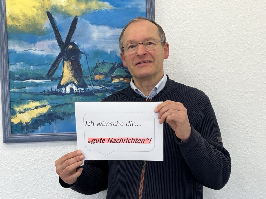 Generalvikar Ulrich Beckwermert mit Wunsch für den Adventskalender 2024