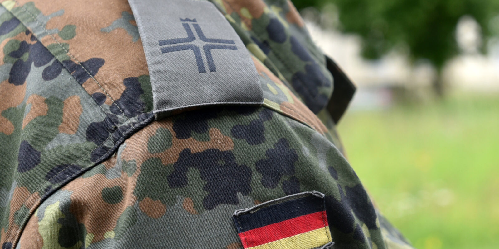 Militärseelsorger sind an dem Kreuz auf den Schulterklappen zu erkennen.