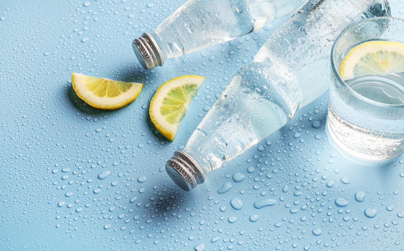 Wasser mit Zitrone