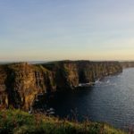 Blick auf die Cliffs of Moher in Irland