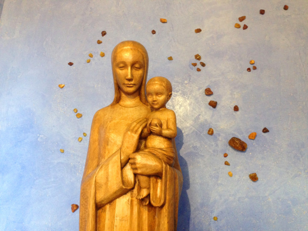Marienfigur in der Kirche "Zu den heiligen Schutzengeln" auf Juist