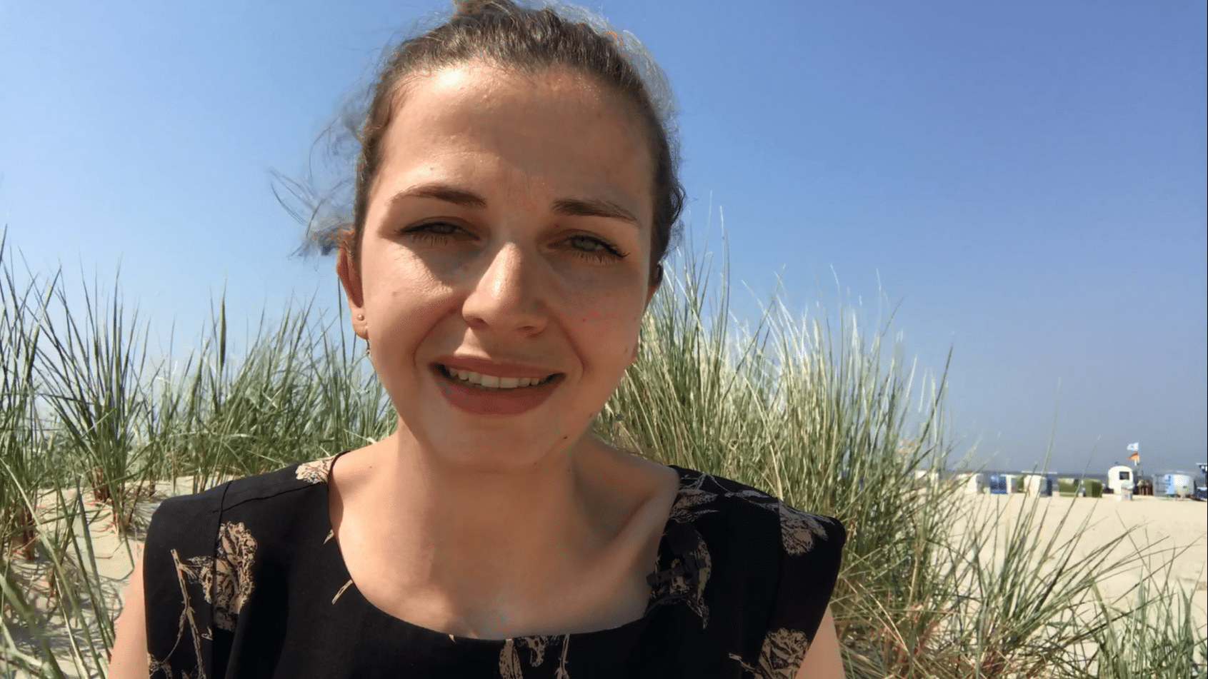 Urlauberseelsorgrin Natalia Löster schickt Grüße vom Strand in Norddeich.