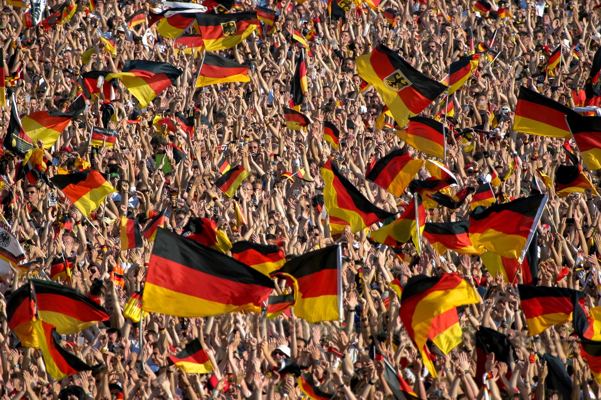 Jubelnde Fußball-Fans während der WM 2014.