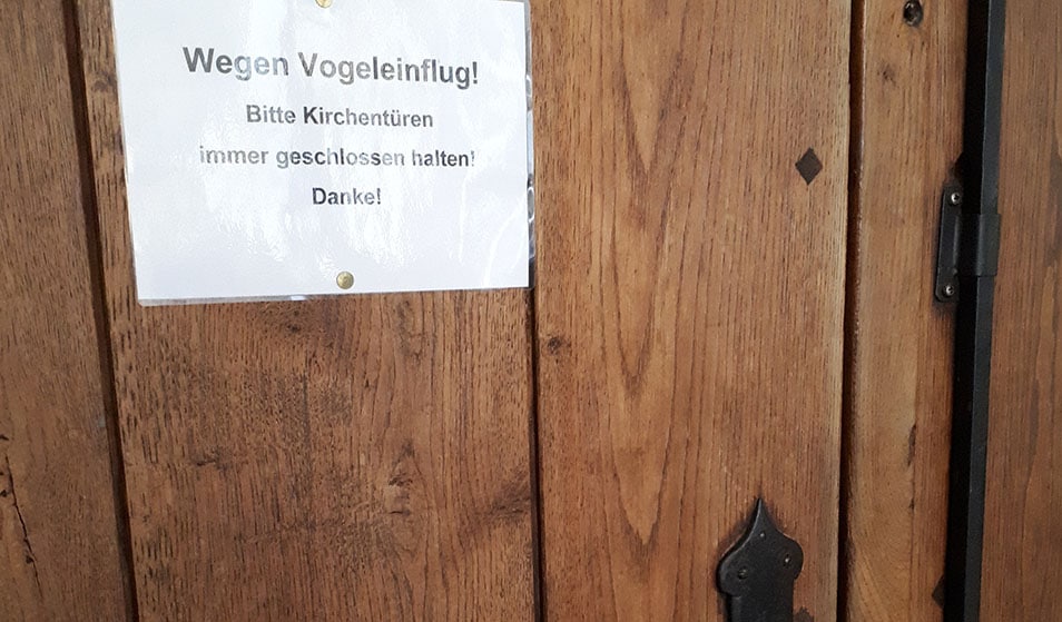 Schild an einer Tür