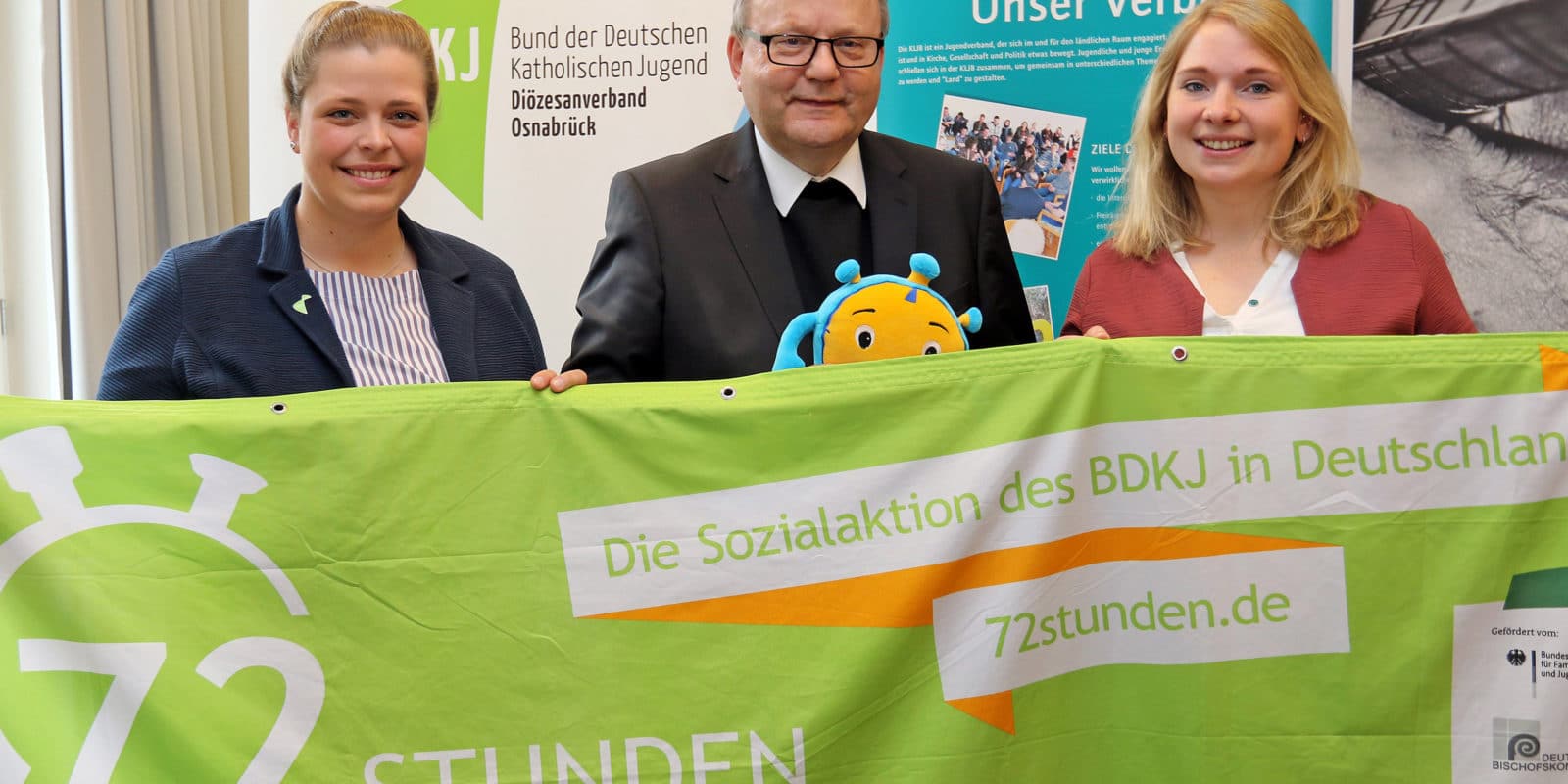 Bischof Franz-Josef Bode macht Werbung für die 72-Stunden-Aktion des BDKJ