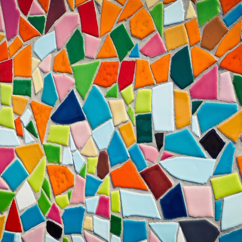 Mosaik aus bunten Steinen