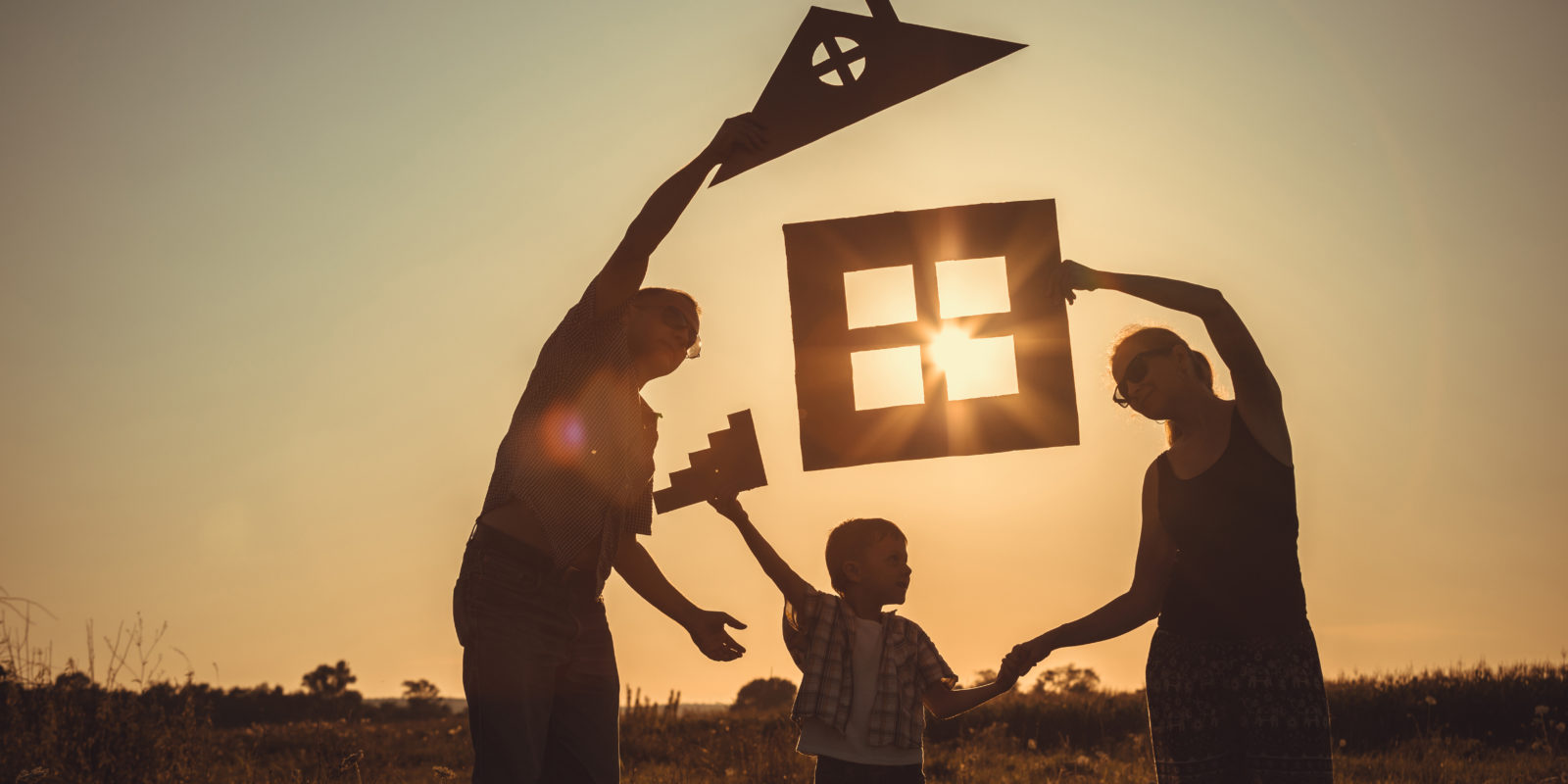 Familie im Sonnenuntergang