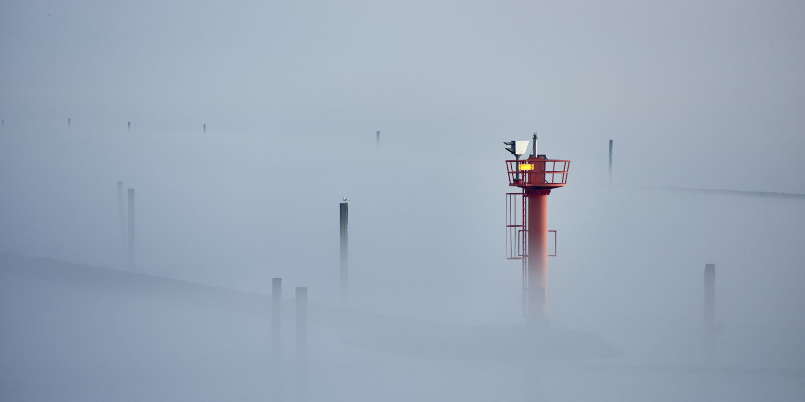 Fahrrinne nach Juist im Nebel