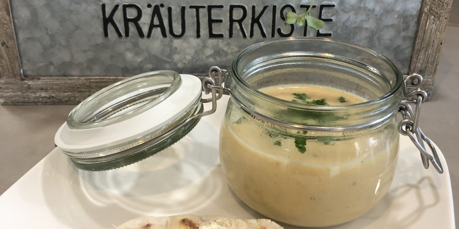 Pastinakensuppe mit Pfannenbrot