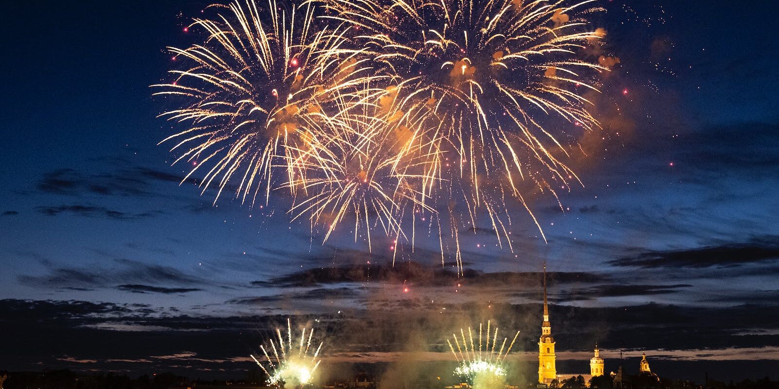 Feuerwerk und Kirche