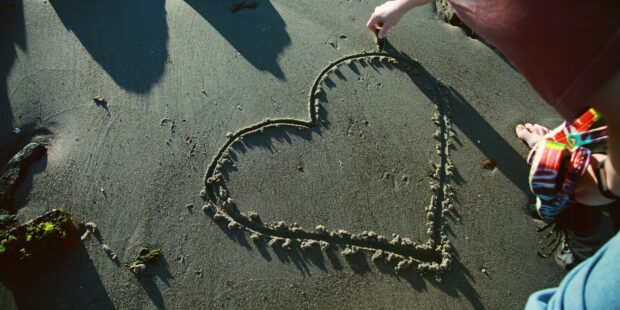 Herz im Sand