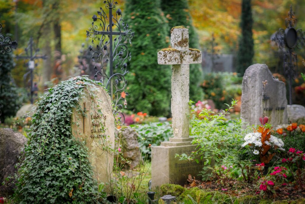 Gräber auf einem Friedhof