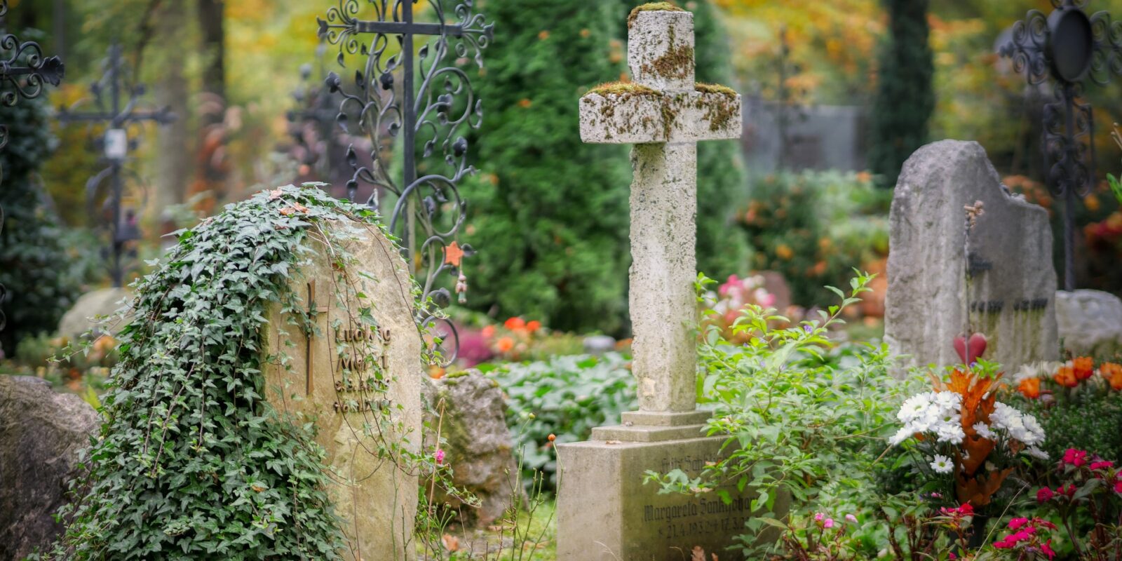 Gräber auf einem Friedhof