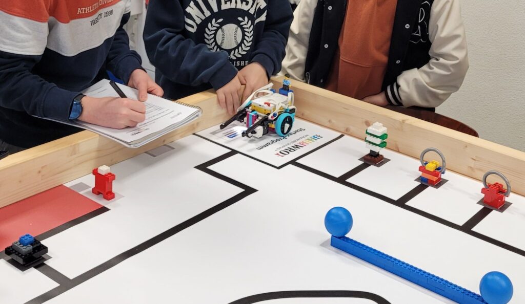 Bei der Schulstiftung kann man am Tag der Niedersachsen einen Roboter programmieren.