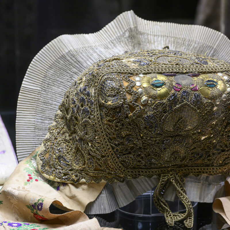 Eine Trachtenhaube aus dem Osnabrücker Land