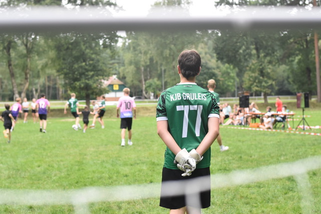 Zeltlager der Katholischen Jugend Borgloh auf einem Fußballfeld
