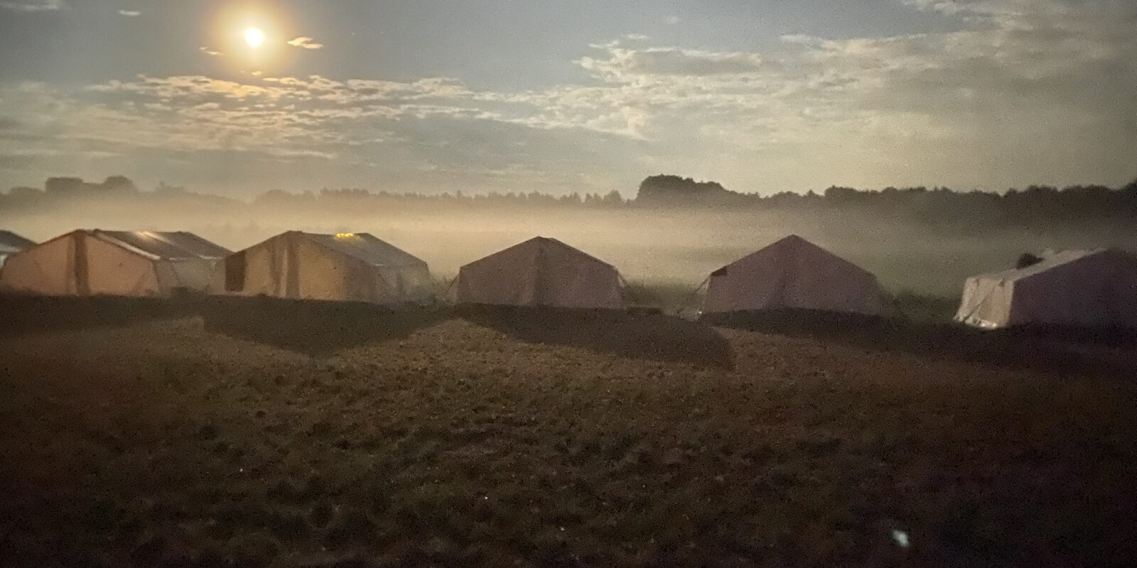 Zeltlager St. Marien, Biene mit Nebel und Vollmond