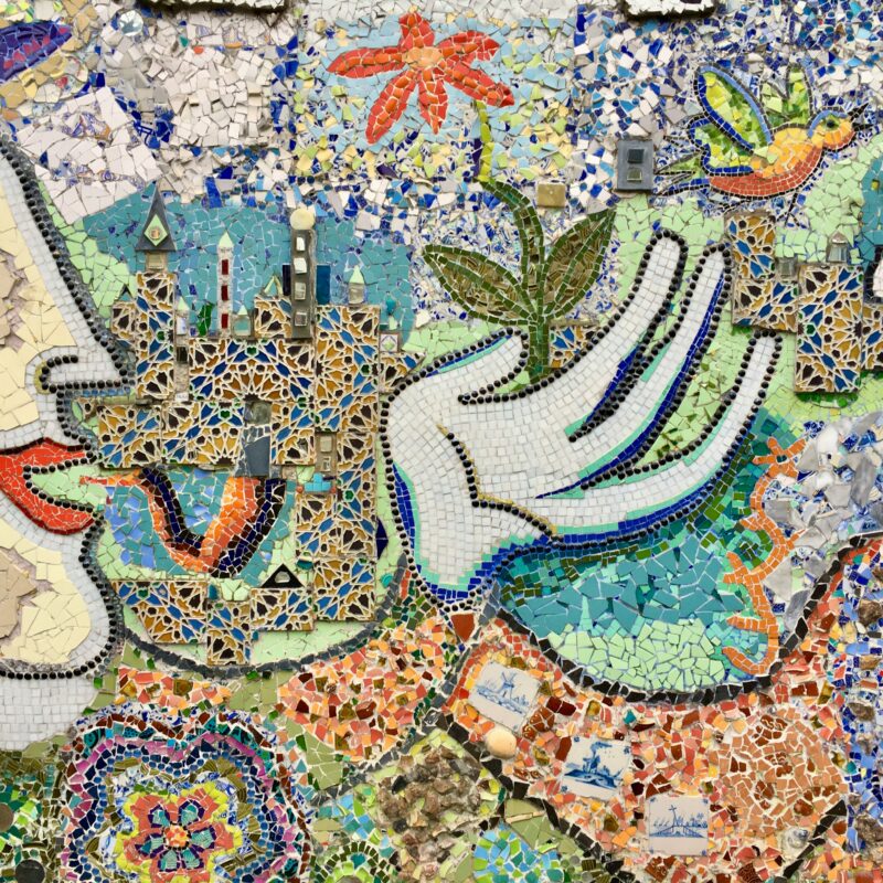 ein Mosaik, das zwei Figuren zeigt