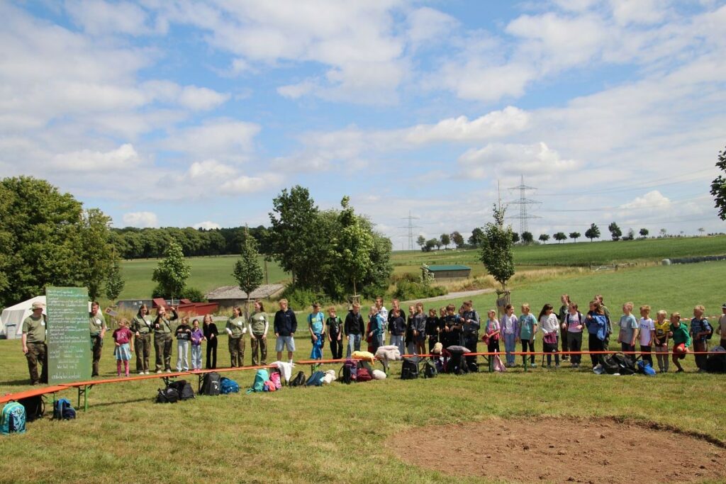 Gruppe im Zeltlager "KJKO (Katholische Jugend Kloster Oesede)
