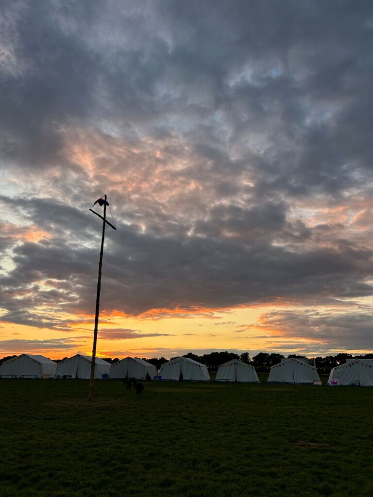 Sonnenuntergang im Zeltlager