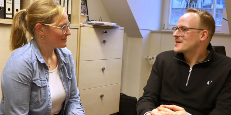 Vera Jansen und Fabian Schweer im Gespräch