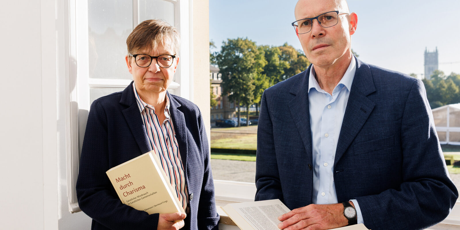 Prof. Dr. Judith Könemann und Dr. Bernhard Frings von der Universität Münster mit ihrem Buch „Macht durch Charisma. Geistlicher Missbrauch in Geistlichen Gemeinschaften“
